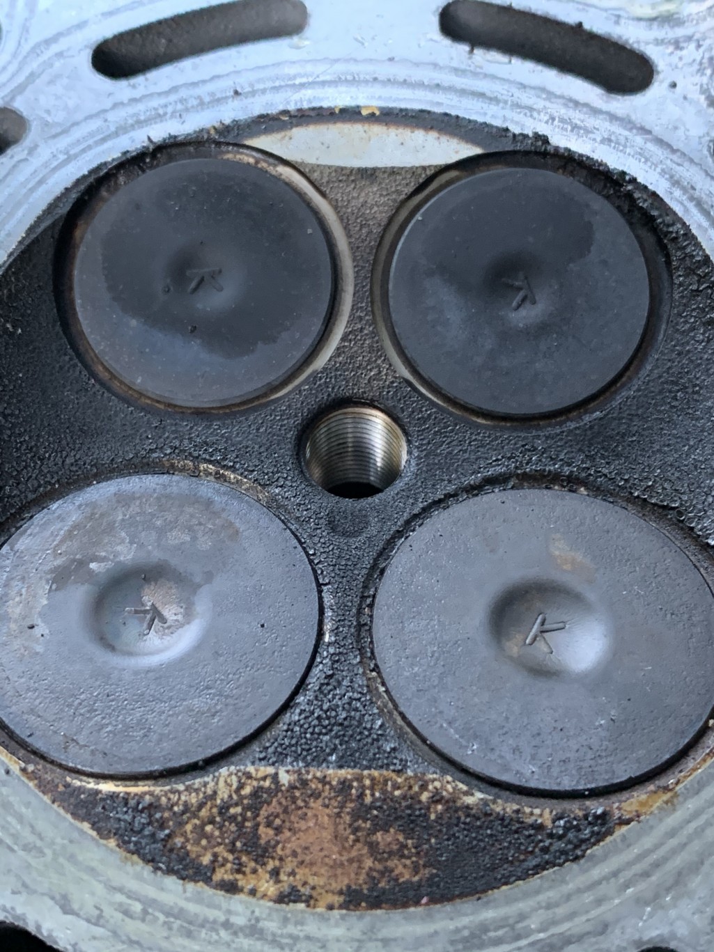 Carbon buildup on pistons and valves Maintenance and Servicing Z900RS