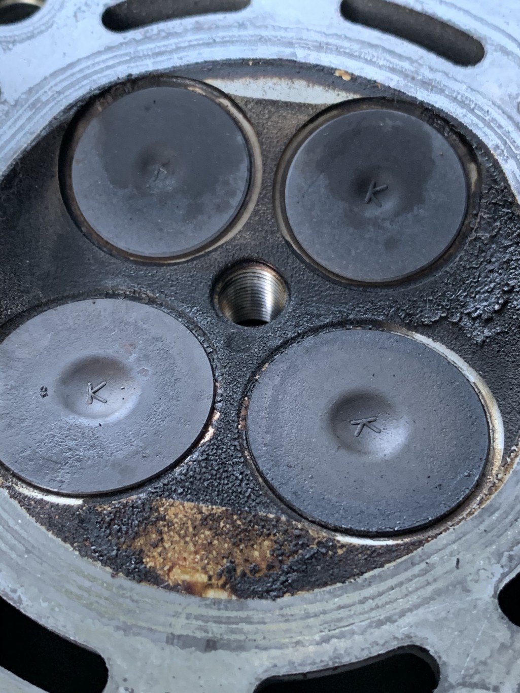 Carbon buildup on pistons and valves Maintenance and Servicing Z900RS