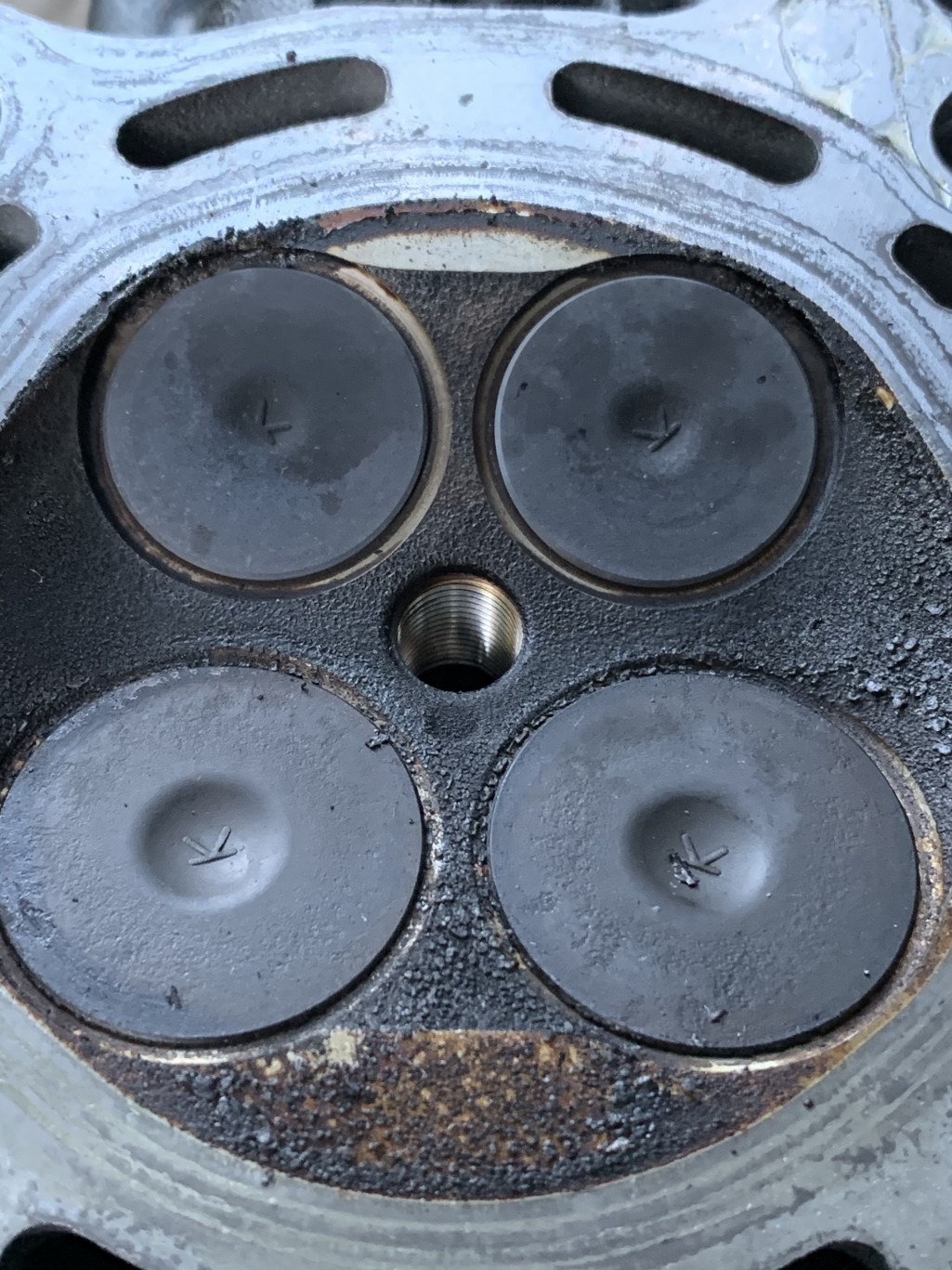 Carbon buildup on pistons and valves Maintenance and Servicing Z900RS