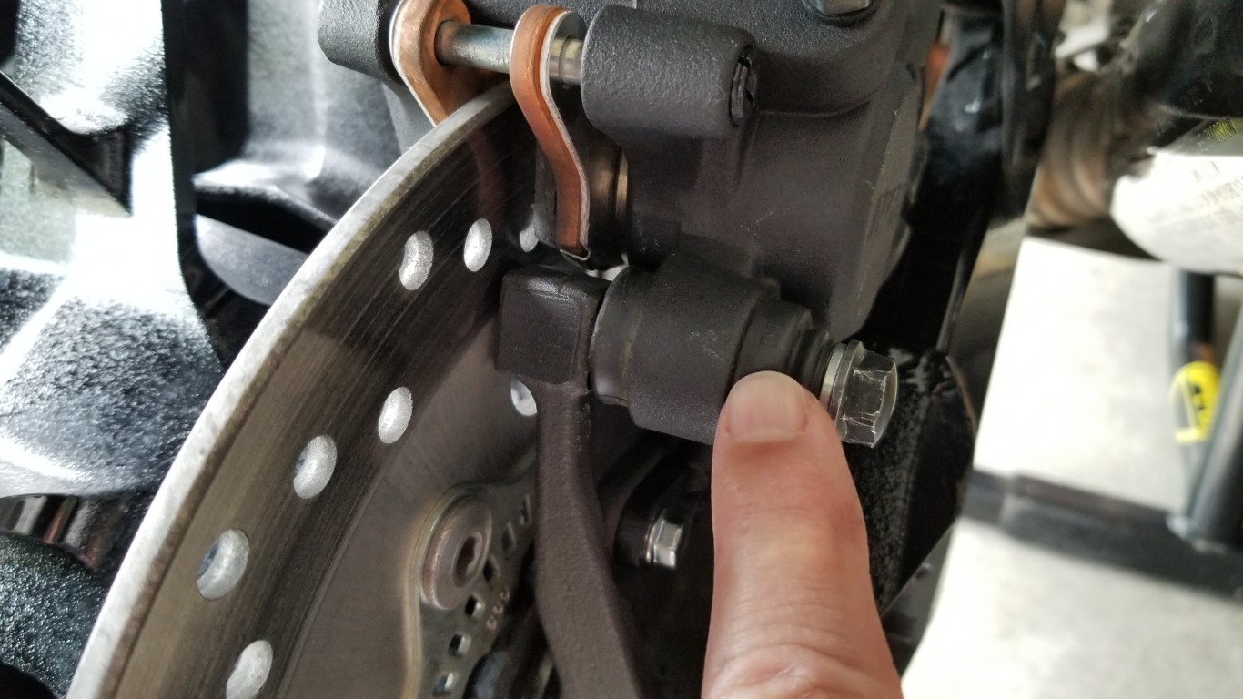 Rear caliper slight movement? Normal? Maintenance and Servicing Z900RS